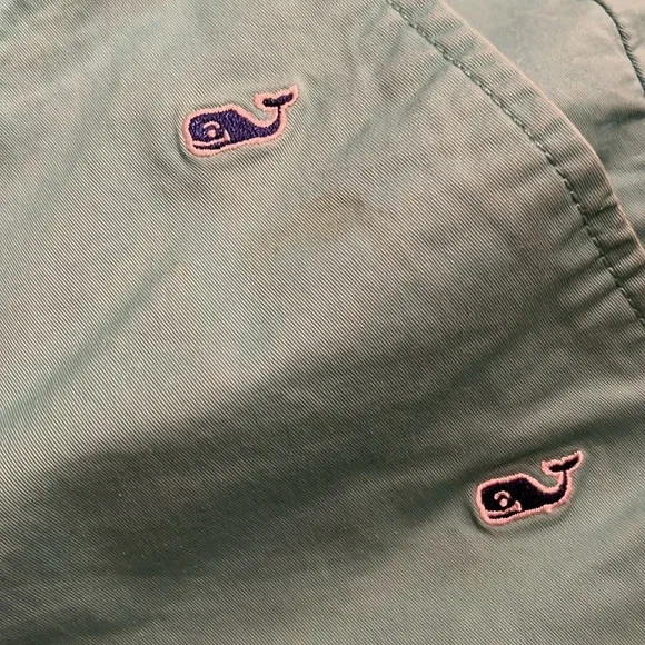Vineyard Vines Women’s Green Whale Embroidered Dayboat Shorts - Picture 3 of 7